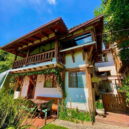 Bed and Breakfast Casa Magnolia Cumbayá Esterno foto