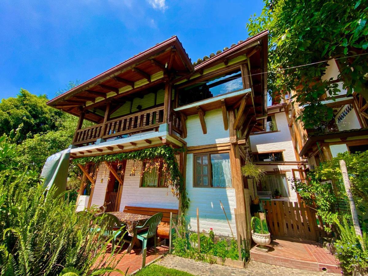 Bed and Breakfast Casa Magnolia Cumbayá Esterno foto