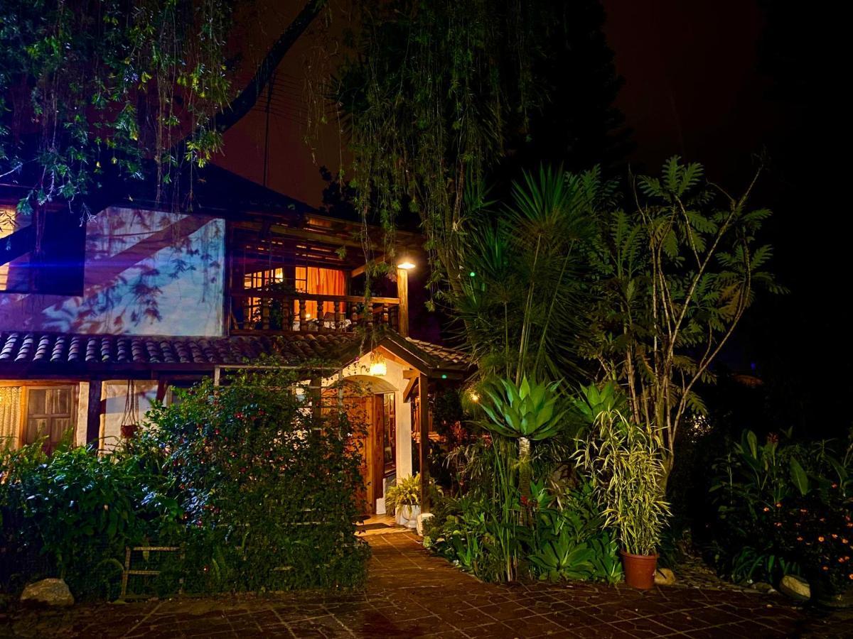 Bed and Breakfast Casa Magnolia Cumbayá Esterno foto